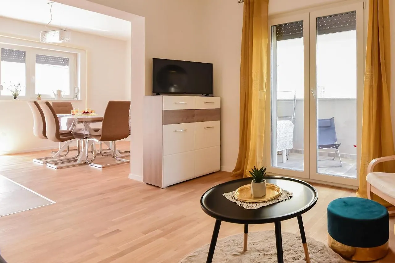 New Luxury 3 Bedroom 4 Air Conditioners Zadar 0*,  Croacia